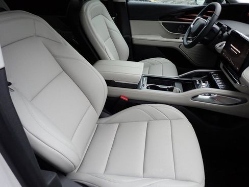 New 2026 Lincoln Nautilus Premier image 11