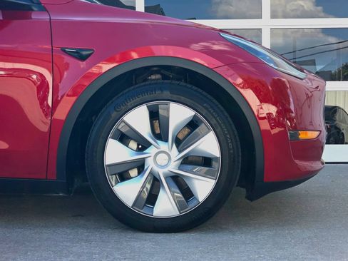 Used 2023 Tesla Model Y Long Range AWD/4WD image 40