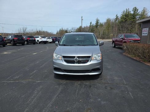 Used 2015 Dodge Grand Caravan SXT FWD image 3