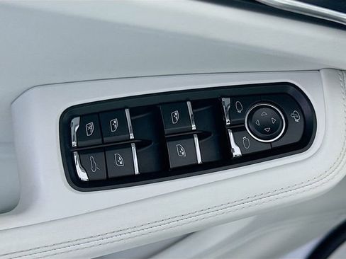 Used 2023 Porsche Macan image 18