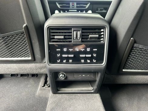 Certified 2025 Porsche Cayenne E-Hybrid AWD/4WD image 39