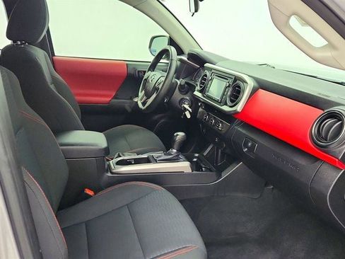 Used 2016 Toyota Tacoma SR5 image 23