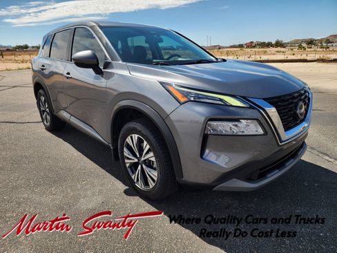 Used 2022 Nissan Rogue SV image 1