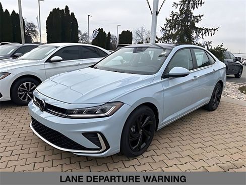 New 2026 Volkswagen Jetta SE image 9