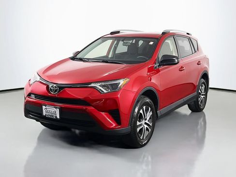 Used 2016 Toyota RAV4 LE AWD/4WD image 3