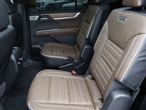 Certified 2026 GMC Acadia Denali Ultimate w/ LPO, Floor Liner Package image 27