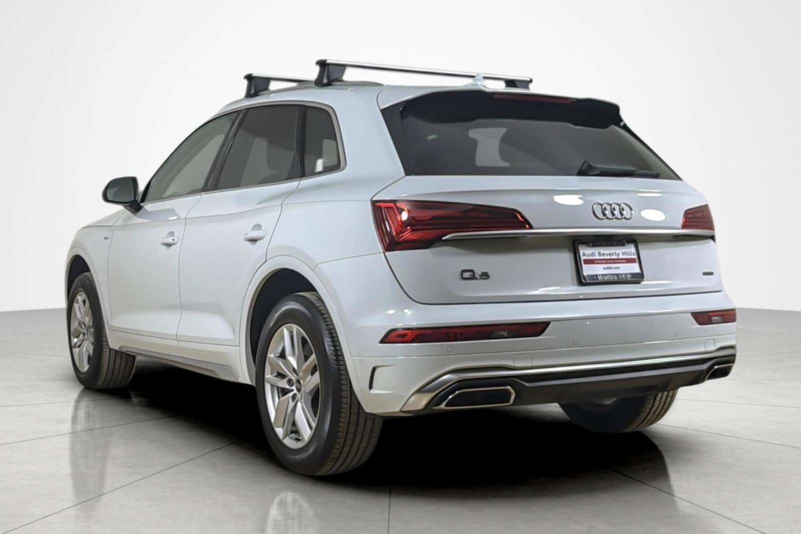 Used 2023 Audi Q5 2.0T Premium w/ Convenience Package AWD/4WD image 3
