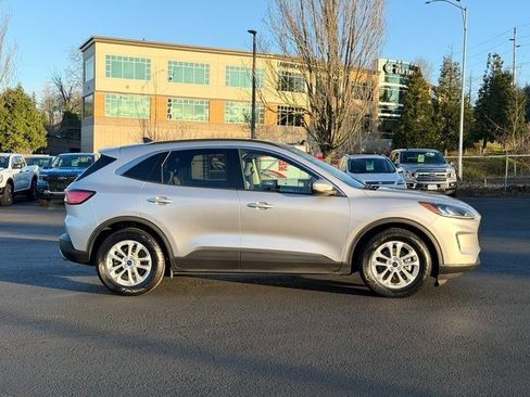 Certified 2020 Ford Escape SE image 2