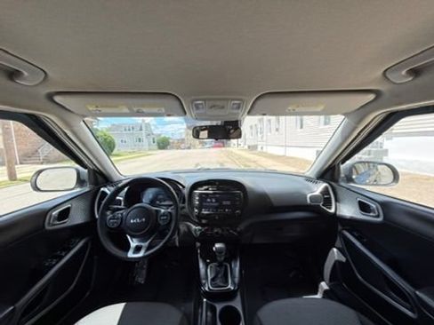 Used 2023 Kia Soul LX w/ LX Technology Package FWD image 32