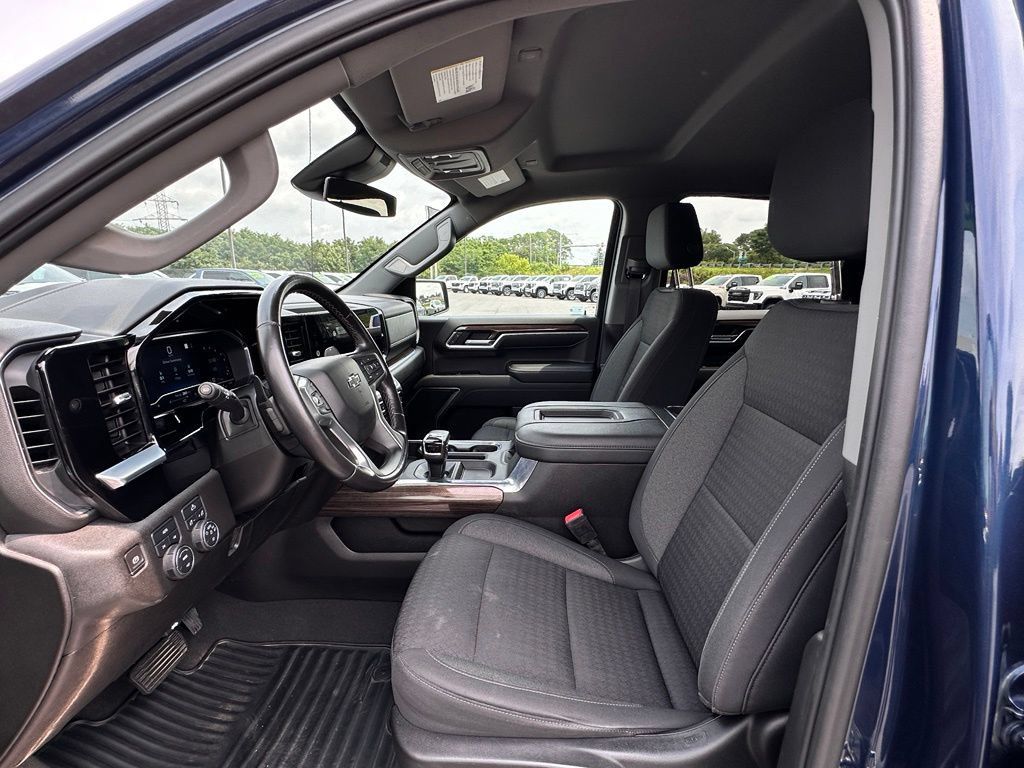 Used 2022 Chevrolet Silverado 1500 RST AWD/4WD image 19