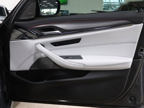 Used 2022 BMW M5 w/ Executive Package image 22