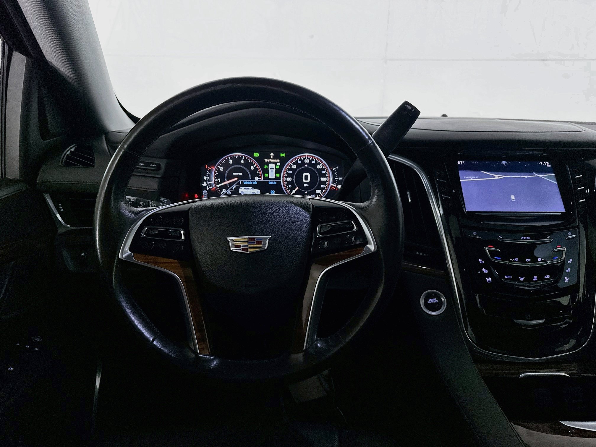 Used 2015 Cadillac Escalade Luxury AWD/4WD image 23