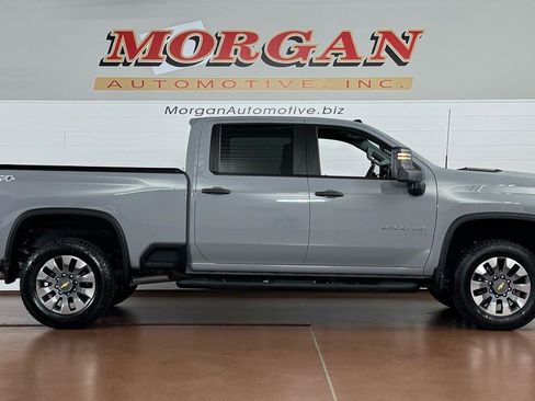 Used 2025 Chevrolet Silverado 2500 Custom w/ Custom Value Package image 2