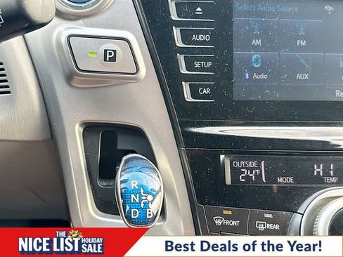 Used 2015 Toyota Prius V Five image 17