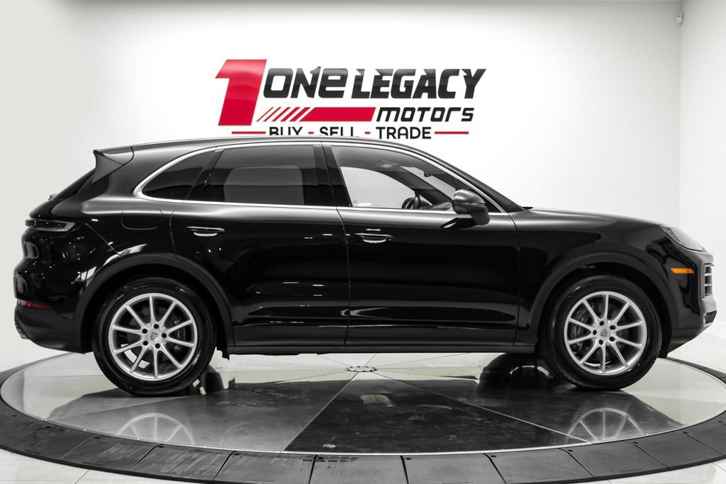 Used 2024 Porsche Cayenne AWD/4WD image 7