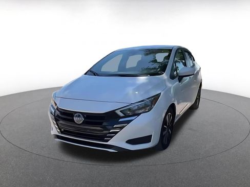 Used 2025 Nissan Versa SV FWD image 8