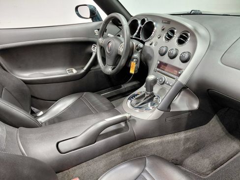 Used 2007 Pontiac Solstice Convertible w/ Premium Package RWD image 28