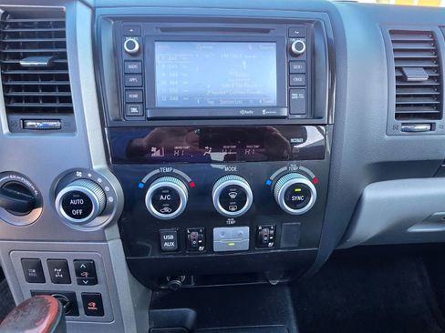 Used 2014 Toyota Sequoia Platinum image 20
