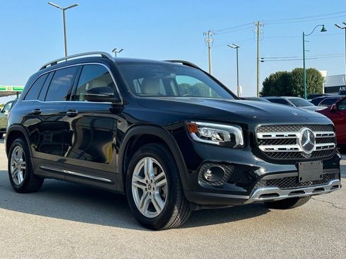 Used 2023 Mercedes-Benz GLB 250 4MATIC w/ Premium Package image 14