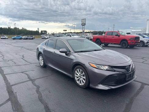 Used 2020 Toyota Camry LE FWD image 9
