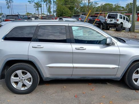Used 2011 Jeep Grand Cherokee Laredo AWD/4WD image 6