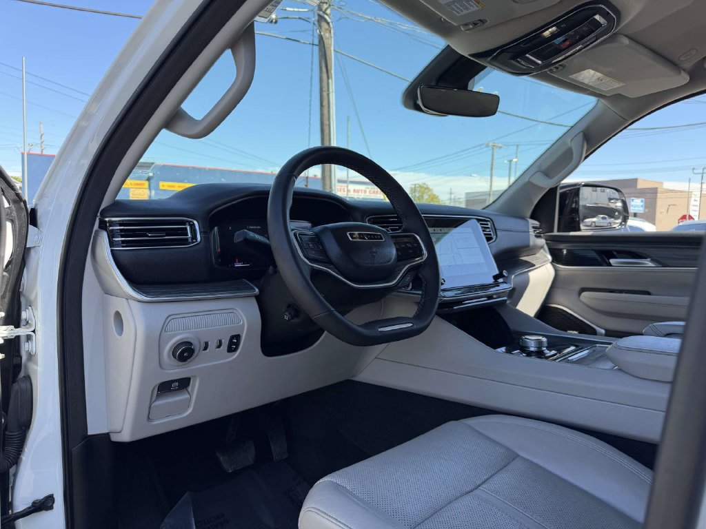 Used 2024 Jeep Wagoneer Series II AWD/4WD image 28