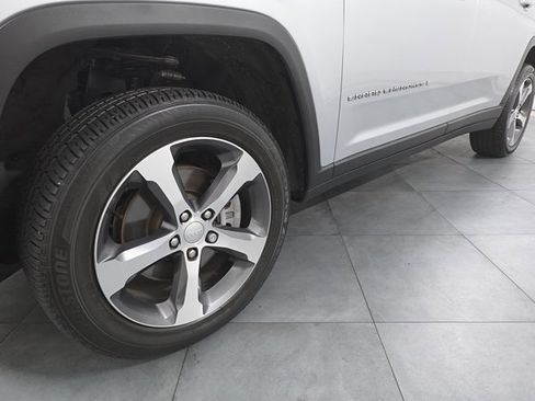 Used 2023 Jeep Grand Cherokee L Limited w/ Luxury Tech Group II image 30