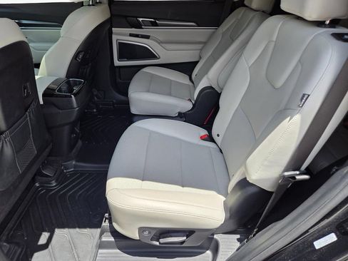 Used 2025 Kia Telluride S FWD image 18