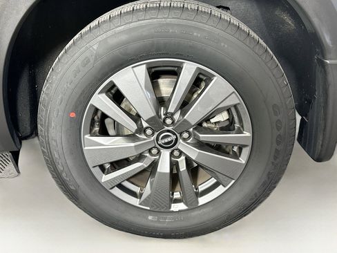 Used 2024 Nissan Pathfinder S image 11