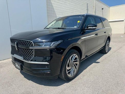 Certified 2025 Lincoln Navigator L Reserve AWD/4WD image 3