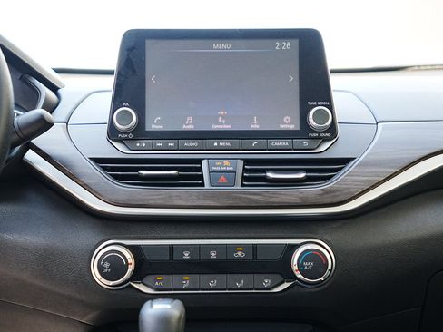 Used 2024 Nissan Altima 2.5 SV image 15