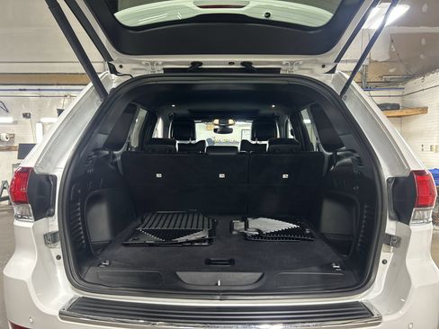 Used 2021 Jeep Grand Cherokee Limited AWD/4WD image 27
