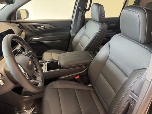 New 2026 Chevrolet Traverse LT w/ Driver Confidence Package AWD/4WD image 12