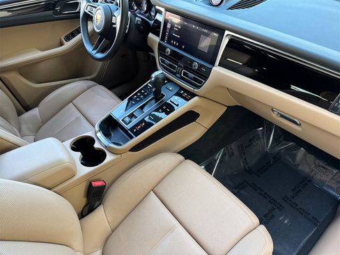 Used 2023 Porsche Macan image 16
