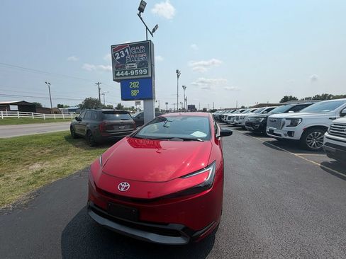 Used 2024 Toyota Prius XLE FWD image 8