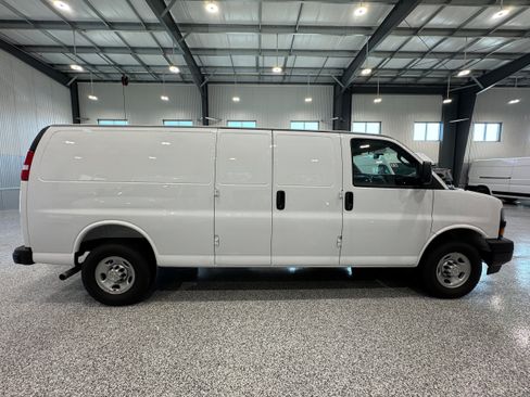 Used 2025 Chevrolet Express 3500 Extended w/ Driver Convenience Package RWD image 5