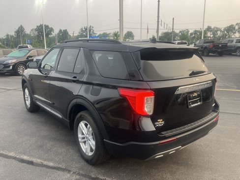 Used 2023 Ford Explorer XLT w/ Equipment Group 202A AWD/4WD image 8
