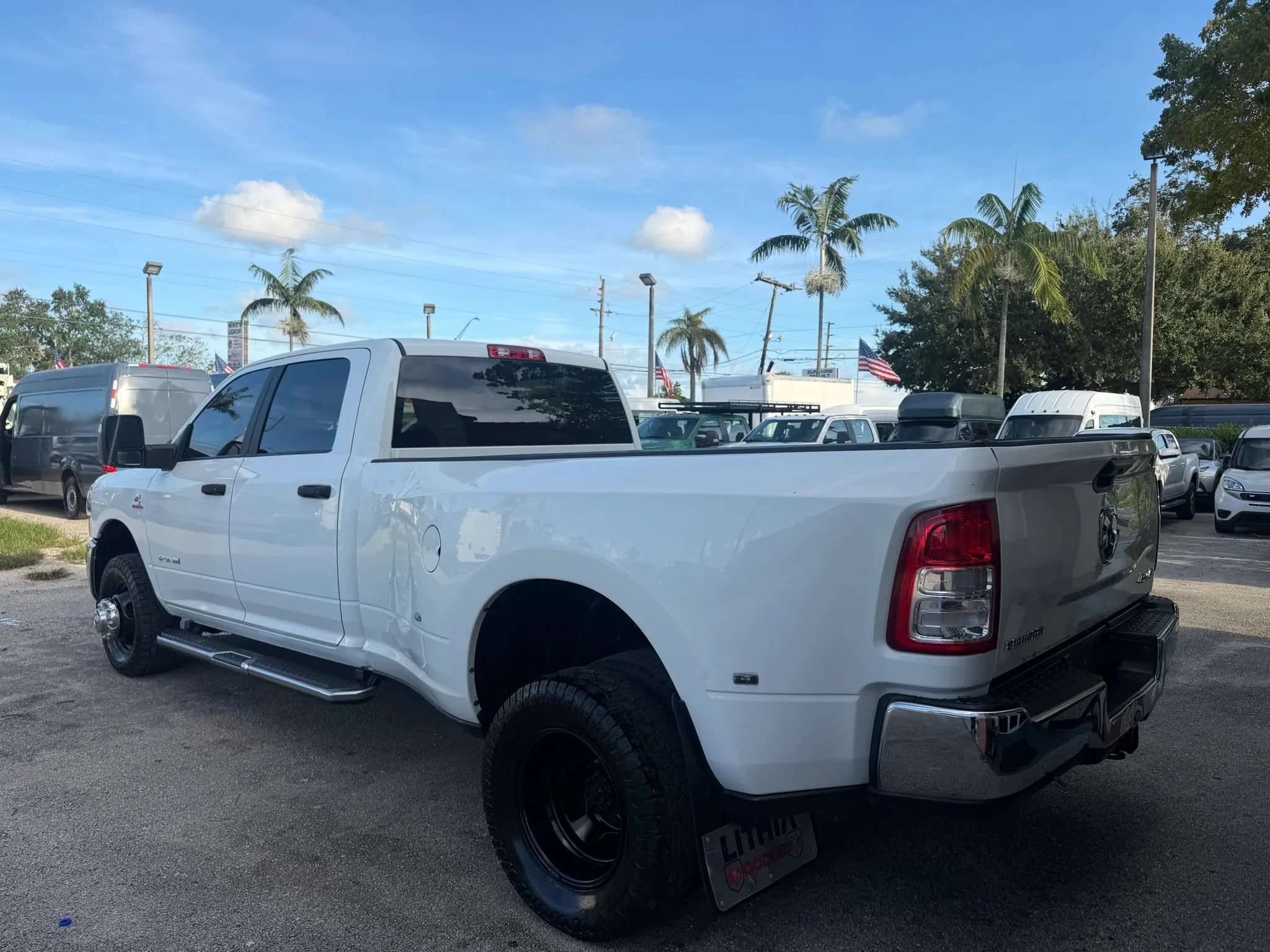 Used 2023 RAM 3500 4x4 Crew Cab Big Horn DRW w/ Level 1 Equipment Group image 3