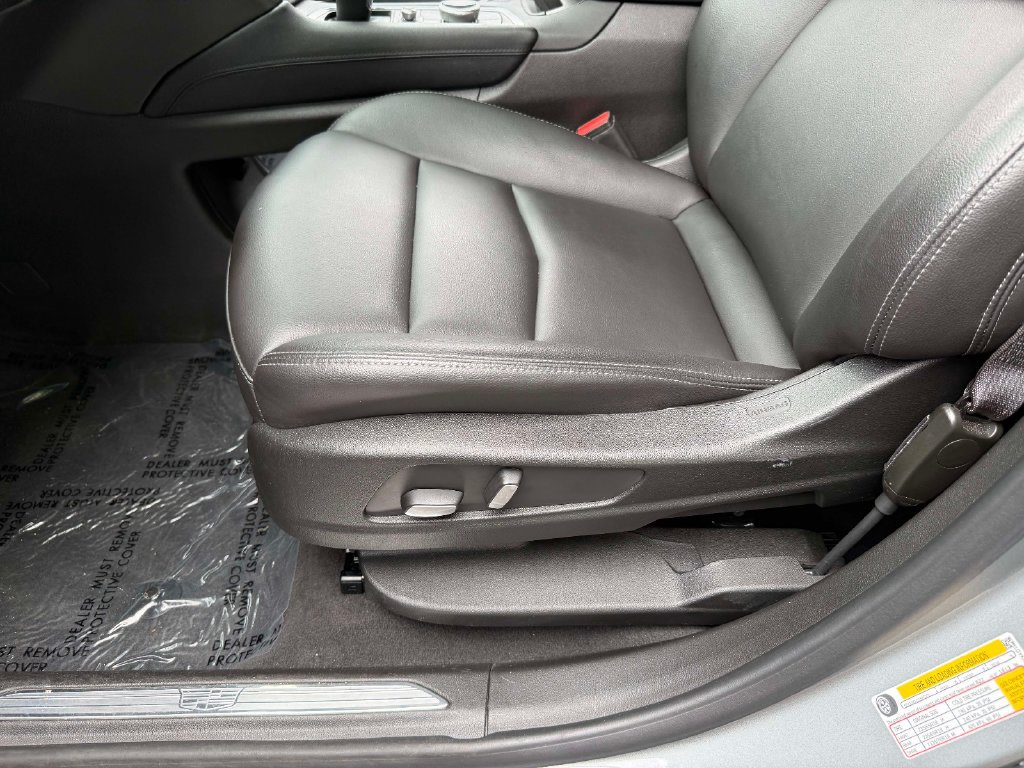 Used 2024 Cadillac XT5 Luxury w/ LPO, Floor Liner Package AWD/4WD image 3