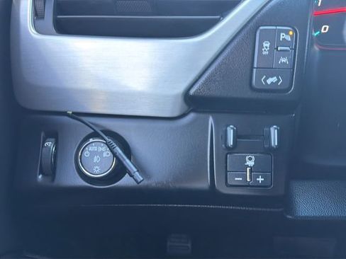 Used 2017 GMC Yukon XL SLT w/ Open Road Package image 27