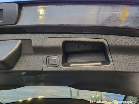 Certified 2023 GMC Acadia SLT image 28