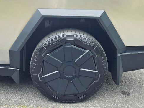 Used 2024 Tesla Cybertruck AWD Crew Cab image 19