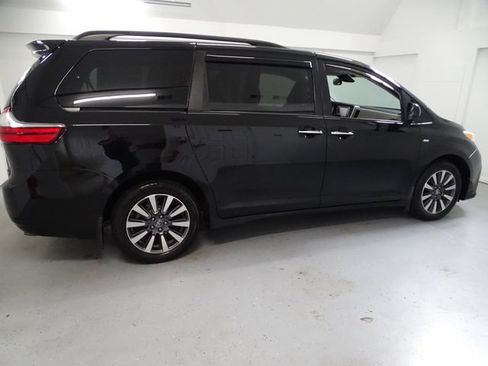 Used 2020 Toyota Sienna XLE Premium AWD/4WD image 22