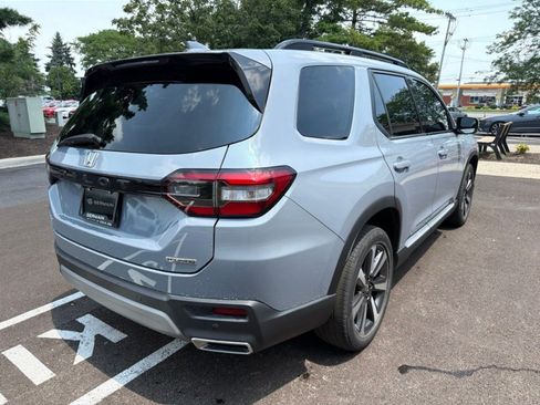 Certified 2024 Honda Pilot Touring image 6
