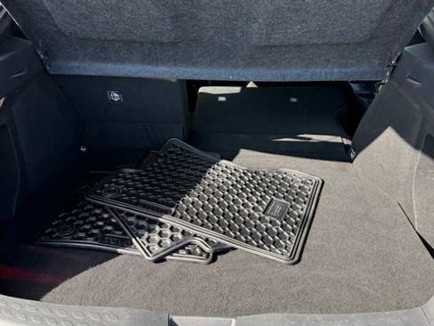 Used 2022 Toyota C-HR XLE image 11