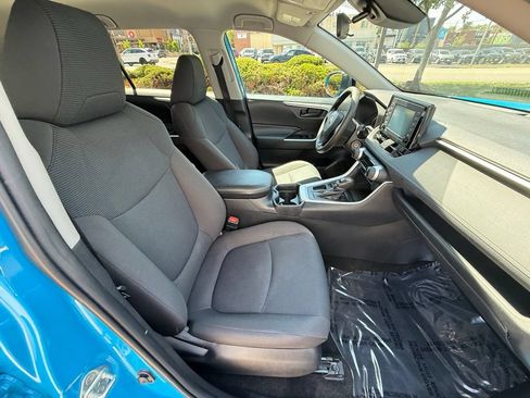 Used 2020 Toyota RAV4 LE FWD image 40