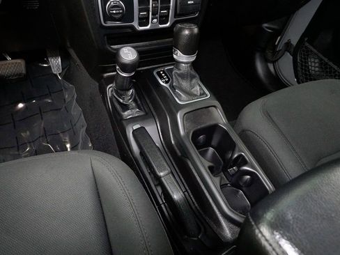 Used 2018 Jeep Wrangler Unlimited Sport S image 19