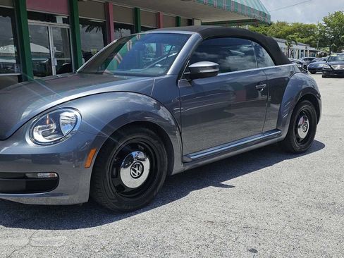Used 2014 Volkswagen Beetle 1.8T FWD image 1