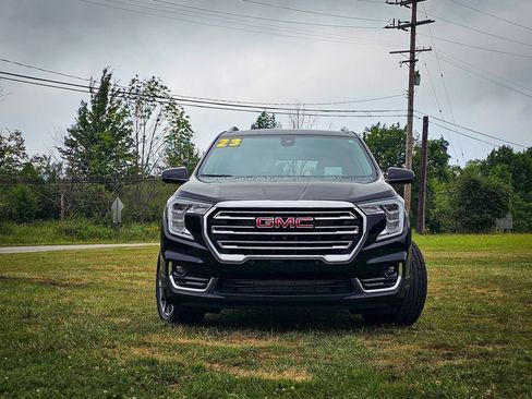 Used 2023 GMC Terrain SLT w/ Infotainment Package II AWD/4WD image 9