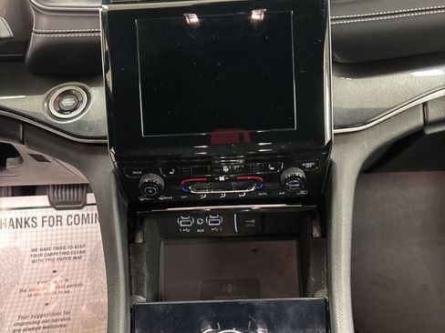 Used 2022 Jeep Grand Cherokee Altitude image 12